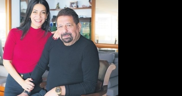 Erman Toro�lu ve e�i